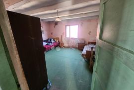 Drvena hrastova kuća 120m² za renovaciju sa dvorištem, Krapina - Okolica, House