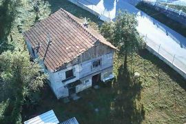 Drvena hrastova kuća 120m² za renovaciju sa dvorištem, Krapina - Okolica, House