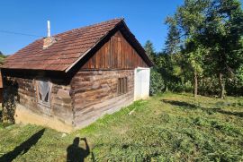 Drvena hrastova kuća 120m² za renovaciju sa dvorištem, Krapina - Okolica, Famiglia