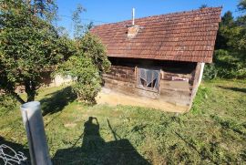 Drvena hrastova kuća 120m² za renovaciju sa dvorištem, Krapina - Okolica, House