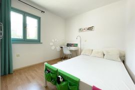 STAN SA 2 SPAVAĆE SOBE I VRTOM, POREČ: 5KM OD CENTRA, Poreč, Apartamento