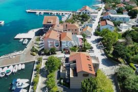 Zadar, otok Ugljan novogradnja 77m2 prvi red do mora, Preko, Appartment