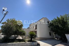 Zadar, otok Ugljan novogradnja 77m2 prvi red do mora, Preko, Appartment