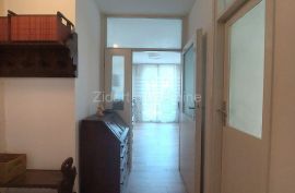 Čukarica-Banovo brdo-Renoviran i namešten trosoban stan-pet friendly, Čukarica, Appartment