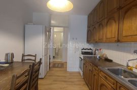 Čukarica-Banovo brdo-Renoviran i namešten trosoban stan-pet friendly, Čukarica, Appartement