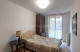 Čukarica-Banovo brdo-Renoviran i namešten trosoban stan-pet friendly, Čukarica, Apartamento