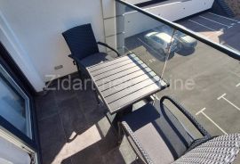 Zemun, LUX, nov, namešten, 2.5, sa garažom, Zemun, Apartamento