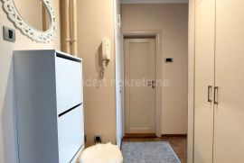 Voždovac-Trošarina-Dvosoban stan-Lux renoviran i namešten, Voždovac, Appartment