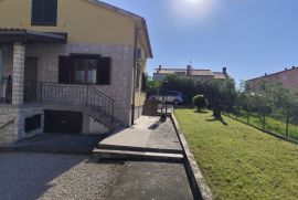 Obiteljska kuća, pogodna za stanovanje ili kao vikendica. Potencijal za izvrsnu investiciju., Novigrad, Maison