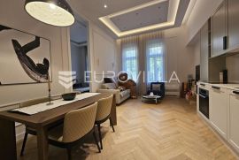 Opatija, luksuzan novouređen stan u prvom redu do mora NKP 56.18 m2, Opatija, Flat