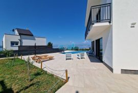 LUKSUZNA VILLA CRIKVENICA SA BAZENOM, Crikvenica, Casa