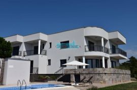 LUKSUZNA VILLA U CRIKVENICI SA VELIKOM OKUĆNICOM, Crikvenica, Kuća