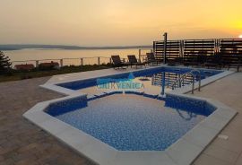 LUKSUZNA VILLA U CRIKVENICI SA VELIKOM OKUĆNICOM, Crikvenica, Casa