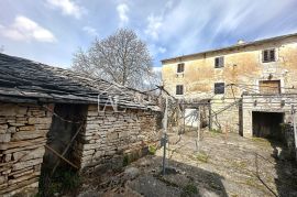 Istra, Grožnjan, okolica - autohtona istarska kamena kuća sa 60 000 m2 zemljišta, Grožnjan, Haus