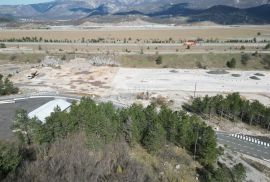 GROBNIK, ČAVLE, SOBOLI- građevinsko zemljište 40000m2 u komercijalnoj zoni za halu- poslovni prostor (namjena: trgovačka, zanatska, industrijska), Čavle, Land