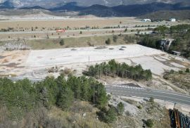 GROBNIK, ČAVLE, SOBOLI- građevinsko zemljište 40000m2 u komercijalnoj zoni za halu- poslovni prostor (namjena: trgovačka, zanatska, industrijska), Čavle, Terreno