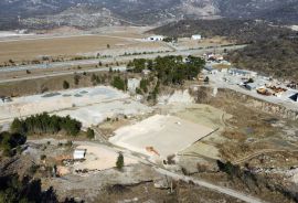 GROBNIK, ČAVLE, SOBOLI- građevinsko zemljište 40000m2 u komercijalnoj zoni za halu- poslovni prostor (namjena: trgovačka, zanatska, industrijska), Čavle, Land