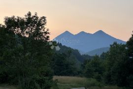 GRAĐEVINSKO / POLJOPRIVREDNO ZEMLJIŠTE + OSTATCI UCRTANIH OBJEKATA 37863 M2, Gračac, Terrain