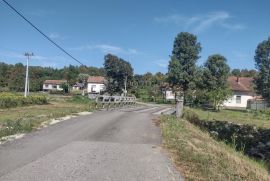 Uctrana kuća, izuzetno velika površina, Majur, Terreno