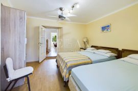 Selce - kuća udaljena 100 m od mora, Crikvenica, Maison