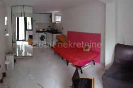 Cerak, garsonjera, renovirana, Čukarica, Apartamento