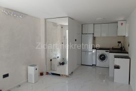 Cerak, garsonjera, renovirana, Čukarica, Apartamento