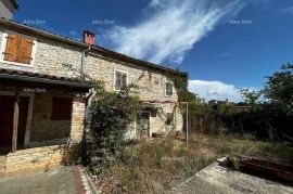 Kuća Prodaja stare istarske kuće sa velikom građevinskom parcelom, Valbandon, Fažana, House