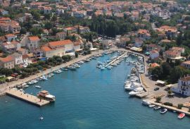 Otok Krk, Malinska, dvosobni stan, prizemlje , vrt 118m2 , centar, prodaja, Malinska-Dubašnica, Appartement