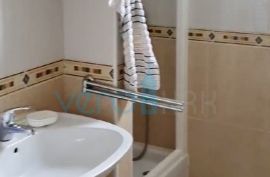 Otok Krk, Malinska, dvosobni stan, prizemlje , vrt 118m2 , centar, prodaja, Malinska-Dubašnica, Apartamento