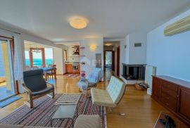 OPATIJA, CENTAR - veći stan u finoj gradnji s pogledom na cijeli Kvarnerski zaljev, Opatija, Appartement