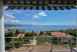 OPATIJA, CENTAR - veći stan u finoj gradnji s pogledom na cijeli Kvarnerski zaljev, Opatija, Apartamento