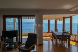 OPATIJA, CENTAR - veći stan u finoj gradnji s pogledom na cijeli Kvarnerski zaljev, Opatija, Apartamento