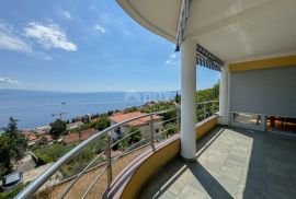 OPATIJA, CENTAR - veći stan u finoj gradnji s pogledom na cijeli Kvarnerski zaljev, Opatija, Appartement