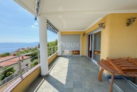 OPATIJA, CENTAR - veći stan u finoj gradnji s pogledom na cijeli Kvarnerski zaljev, Opatija, Appartement