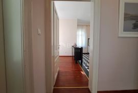 OPATIJA, CENTAR- Luksuzan stan od 180 m2 s pogledom na more i 4 parkirna mjesta, Opatija, Daire