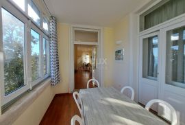 OPATIJA, CENTAR- Luksuzan stan od 180 m2 s pogledom na more i 4 parkirna mjesta, Opatija, شقة