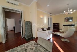 OPATIJA, CENTAR- Luksuzan stan od 180 m2 s pogledom na more i 4 parkirna mjesta, Opatija, Flat