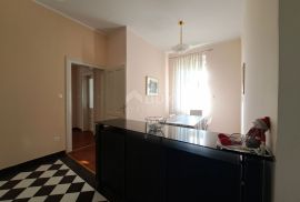 OPATIJA, CENTAR- Luksuzan stan od 180 m2 s pogledom na more i 4 parkirna mjesta, Opatija, Wohnung