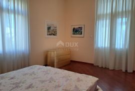 OPATIJA, CENTAR- Luksuzan stan od 180 m2 s pogledom na more i 4 parkirna mjesta, Opatija, Daire