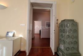 OPATIJA, CENTAR- Luksuzan stan od 180 m2 s pogledom na more i 4 parkirna mjesta, Opatija, شقة