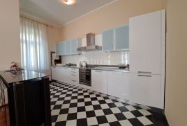 OPATIJA, CENTAR- Luksuzan stan od 180 m2 s pogledom na more i 4 parkirna mjesta, Opatija, Flat