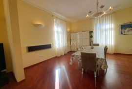 OPATIJA, CENTAR- Luksuzan stan od 180 m2 s pogledom na more i 4 parkirna mjesta, Opatija, Flat