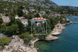 Barić Draga - kuća prvi red 177m2 na terenu od 613m2! Lokacija!! 849000€, Starigrad, Дом