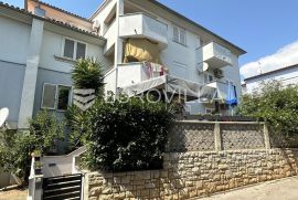 Istra, Pula, Pješčana Uvala, trosoban stan NKP 55 m2 prvi red do mora, Medulin, Apartamento