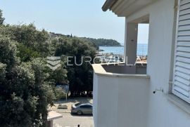 Istra, Pula, Pješčana Uvala, trosoban stan NKP 55 m2 prvi red do mora, Medulin, Appartment