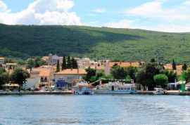 OTOK KRK, PUNAT - Apartman na izvrsnoj lokaciji, prvi red do mora, Punat, Wohnung