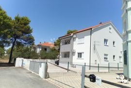 STAN U NOVOJ KUĆI  U VODICAMA    700 m OD MORA 108  M2, Vodice, شقة