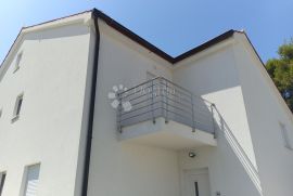 STAN U NOVOJ KUĆI  U VODICAMA    700 m OD MORA 109  M2, Vodice, Daire