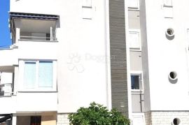 Lijepi stan s pogledom na more !, Novalja, Appartment