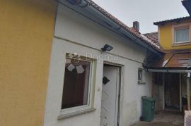 Kuća za adaptaciju u centru Delnica, Delnice, House